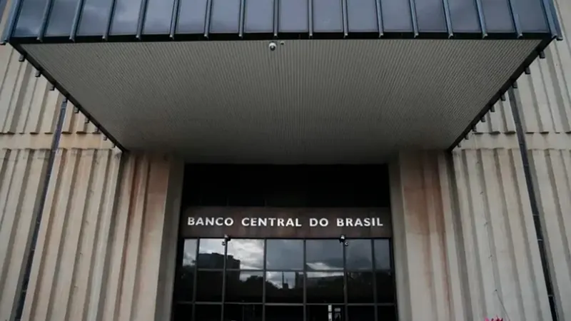 BC reduz Selic em apenas 0,25 ponto e mantém juro real mais alto do mundo