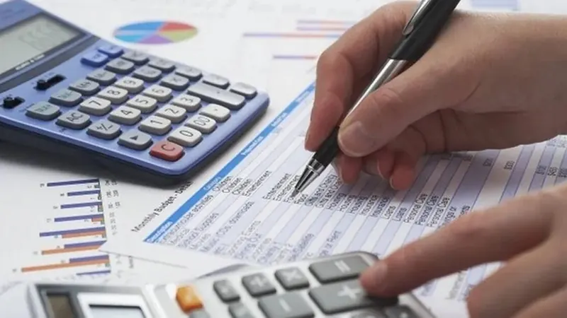 ECONOMIA 82% das famílias estão endividadas e quase 20% já têm metade da renda comprometida
