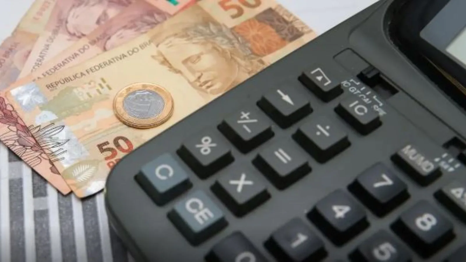 INPC acumula 4,33% em 12 meses e serve de base para reajustes salariais
