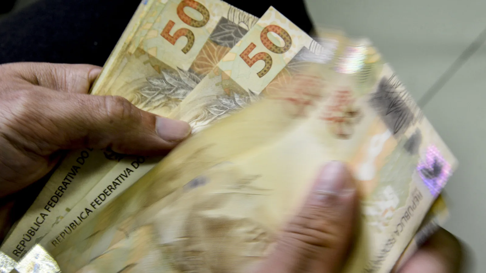 Bancos endurecem concessão de crédito com avanço da inadimplência