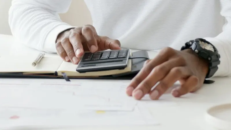Alta do calote leva bancos a endurecer concessão de crédito