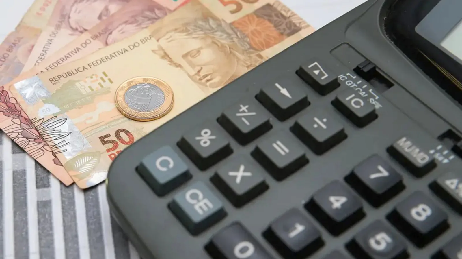 Inflação para corrigir salários acumula 4,33% em 12 meses