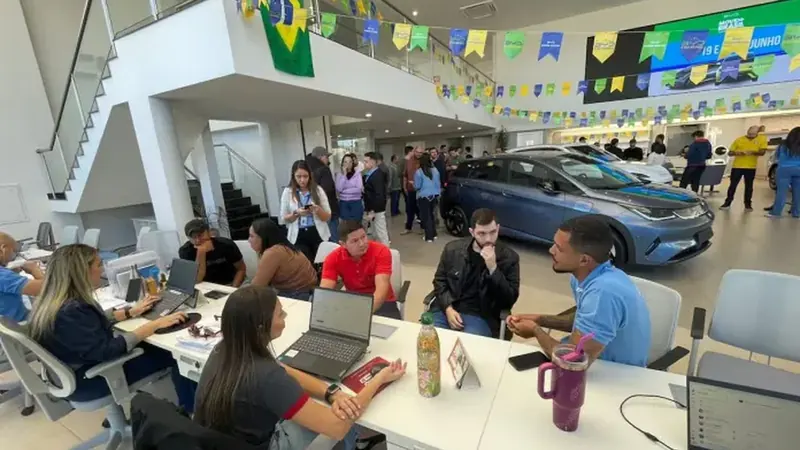 Banco do Brasil e BYD fecham parceria para financiar elétricos a taxistas e motoristas