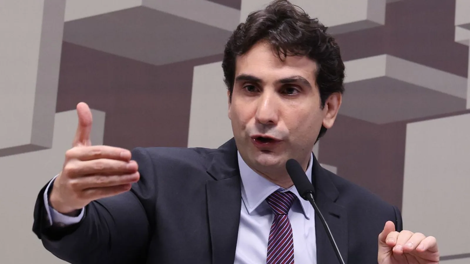 Galípolo: BC teve que avançar mais em temas como limites de crescimento de bancos