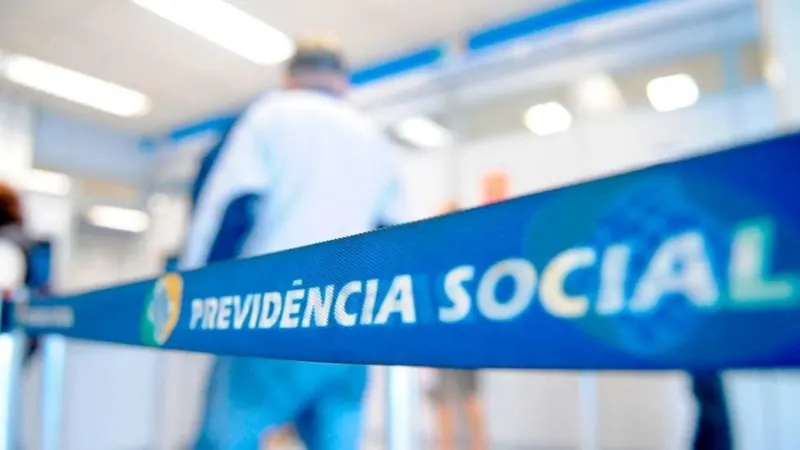 Nova lei pode bloquear o uso de 10% do pagamento mensal dos aposentados do INSS
