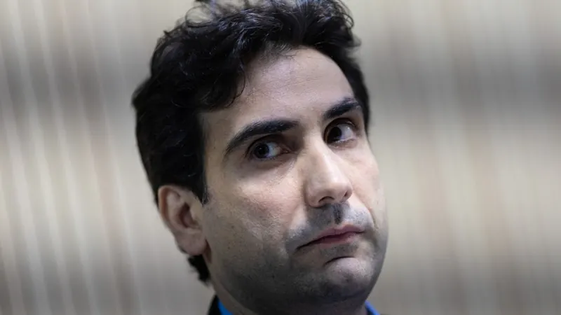 'Não dá para ficar contente com uma notícia de que o crédito cresceu e depois reclamar que o endividamento cresceu', diz Galípolo