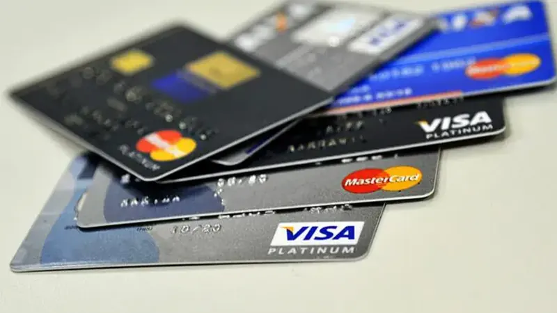 Juros elevados e endividamento das famílias desaceleram varejo e crescimento econômico