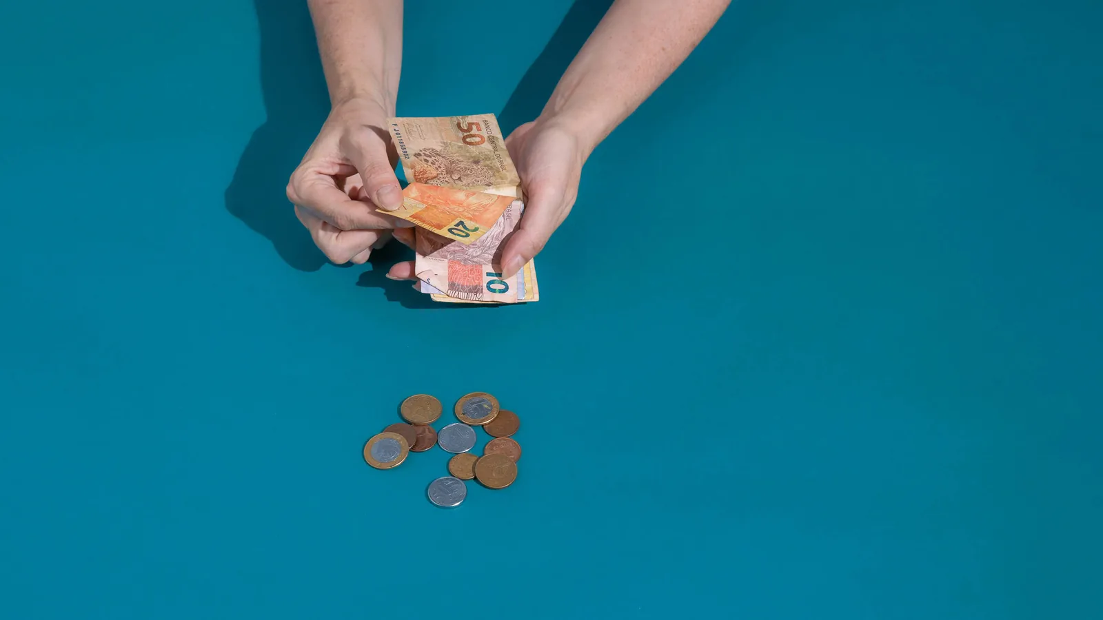 Inadimplência no Brasil sobe a 6,4% em julho e atinge maior nível da série histórica, mostra BC