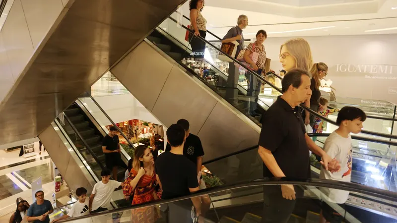 Consumo das famílias frustra, e economistas já veem menor crescimento da economia no ano