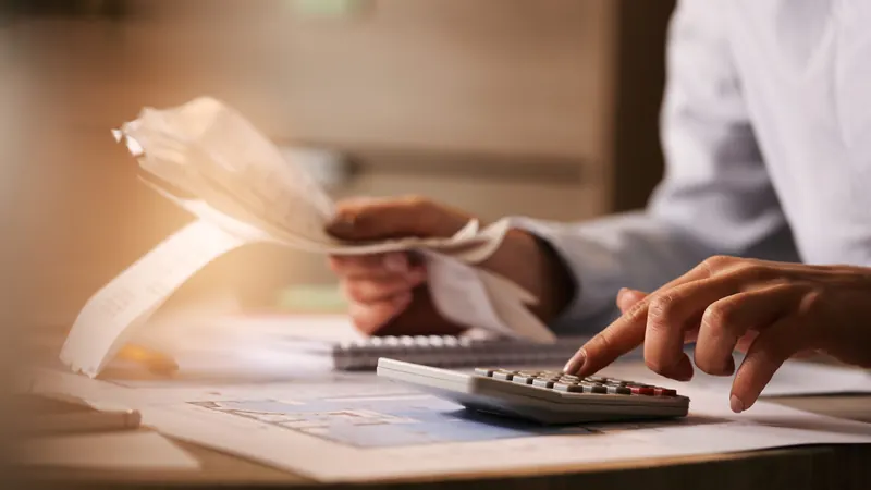 Inadimplência cresce 6,4% no Ceará em julho, enquanto varejo avança 4% no semestre