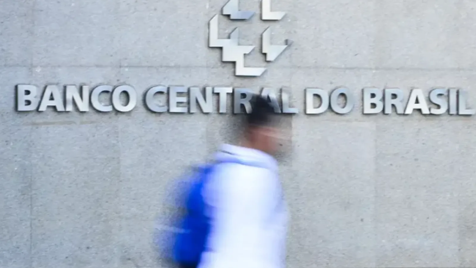 Banco Central Alerta para Endividamento Elevado e Prepara Medidas para Conter Riscos no Crédito