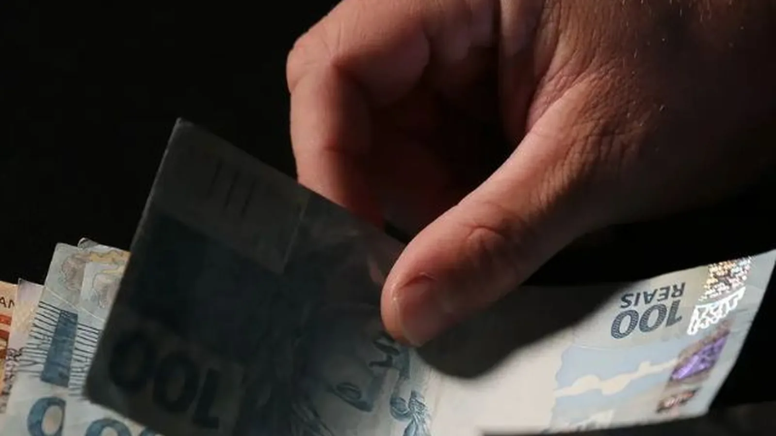 Endividamento estabiliza em 81,6% após cinco meses de alta