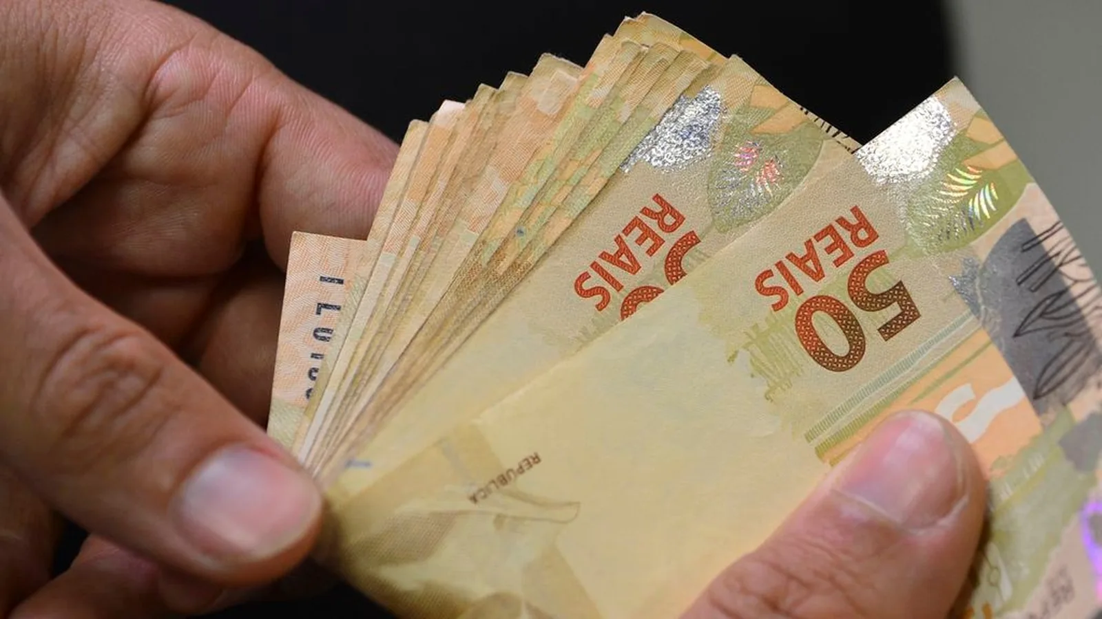 Dívidas atingem 82% das famílias, e baixa renda sofre com alta da inadimplência