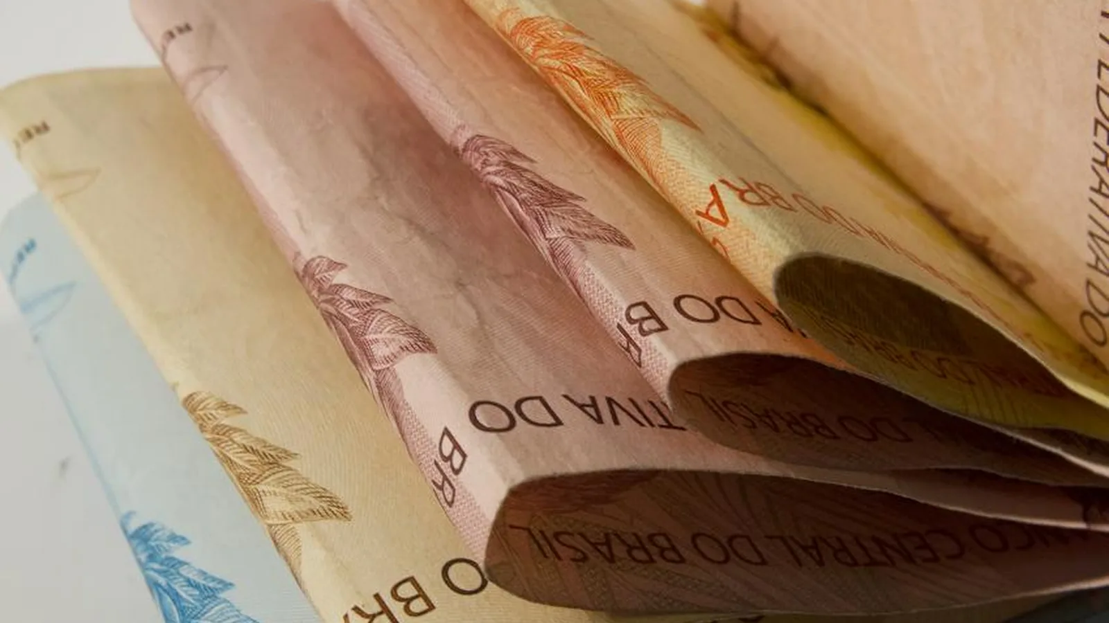 Empresas fecharam 2025 com R$ 213 bilhões em dívidas e recorde de inadimplência