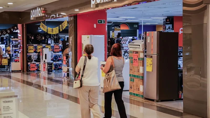 Intenção de consumo das famílias do DF está abaixo da zona de satisfação, revela CNC