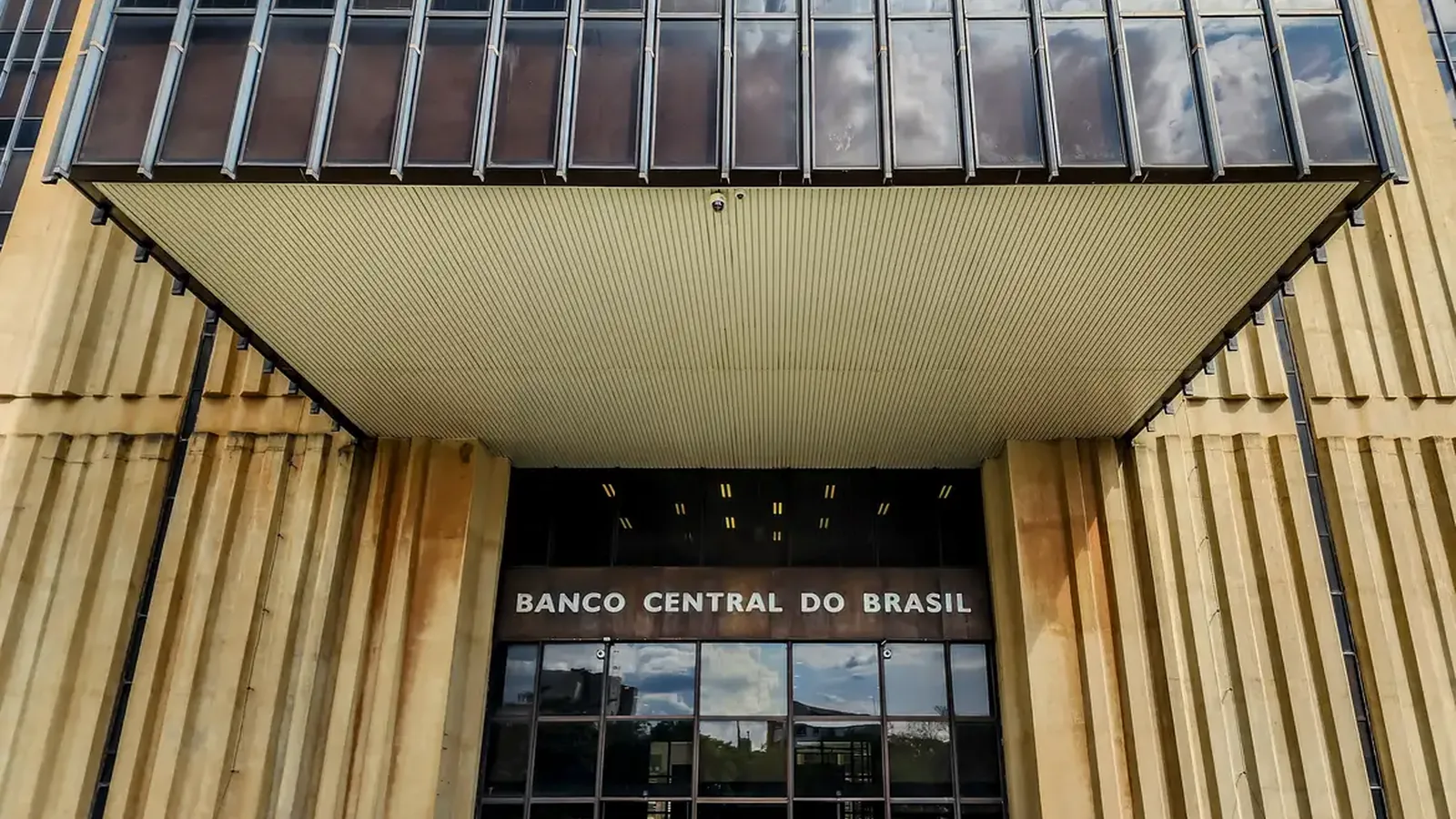 Copom vê atividade econômica mais fraca sob efeito de juros altos e queda da inflação