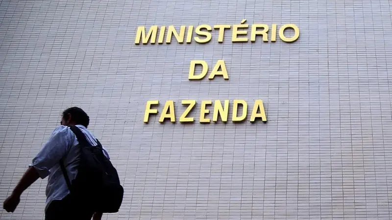 Fazenda atribui aperto das famílias ao custo do crédito, não ao tamanho da dívida
