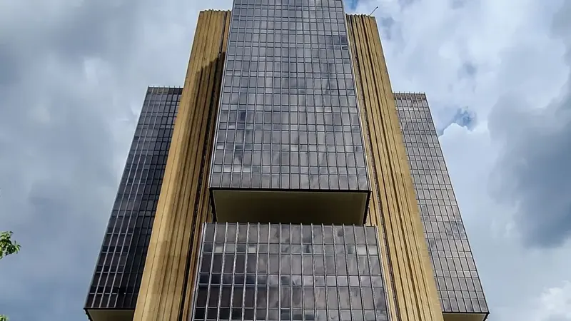CMN aperta o cerco da fiscalização de FDICs