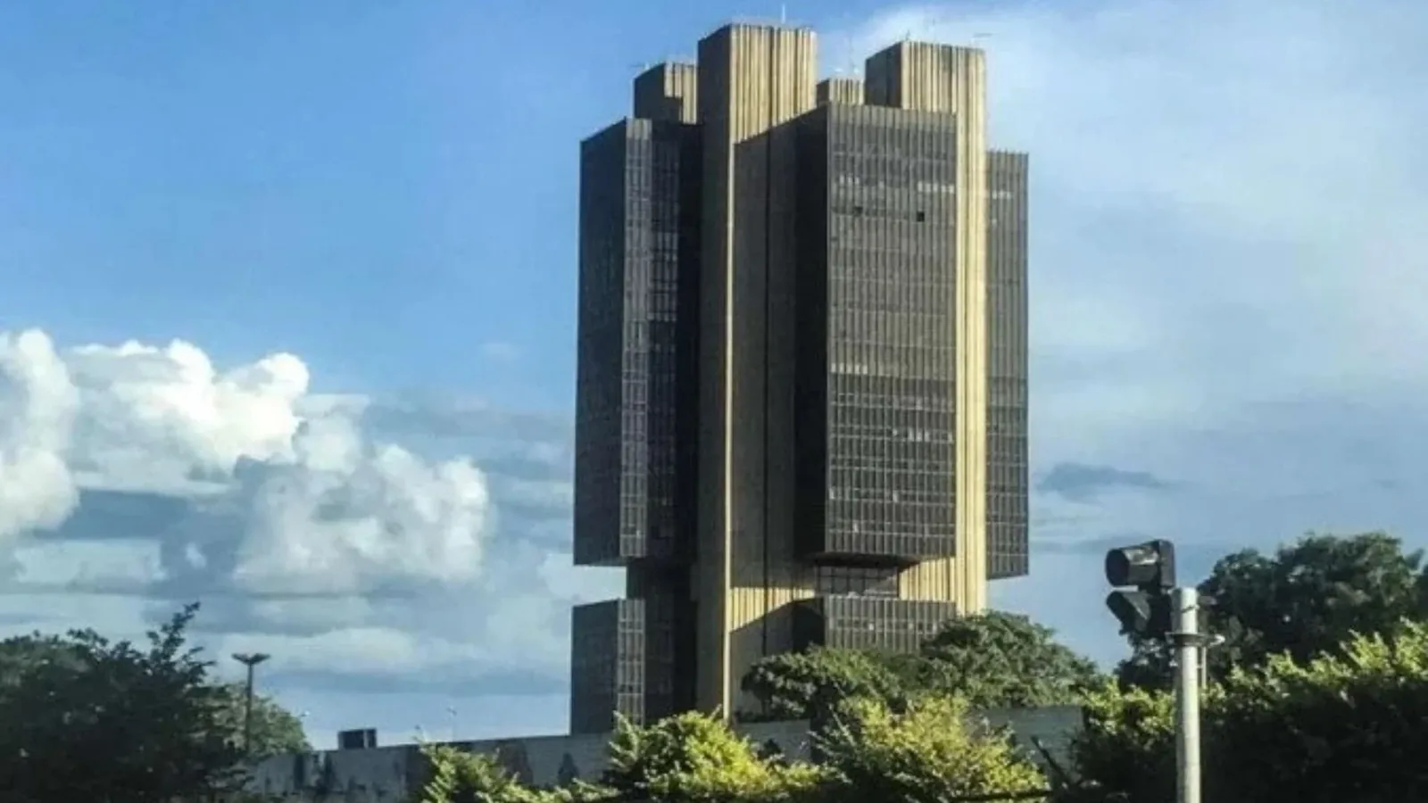 Banco Central Recusa Licença para Primeiro Operador de Serviços de Ativos Virtuais, Enviando Sinal de Vigilância no Setor Cripto no Brasil