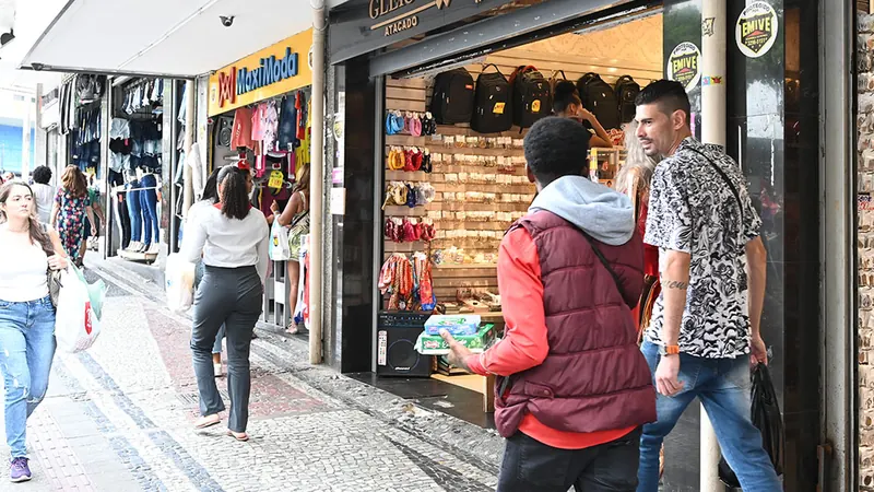 Confiança do consumidor de BH sobe 4,1% em setembro, mas pessimismo ainda predomina