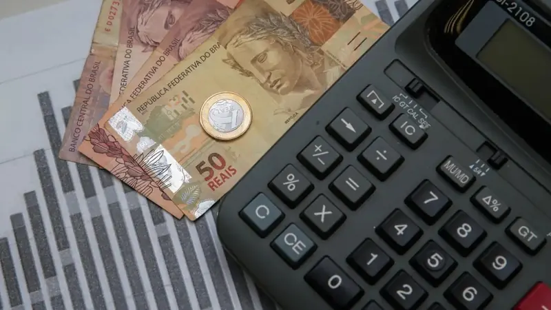 Inadimplência das famílias no crédito livre atinge novo recorde e chega a 8% em agosto, mostra BC