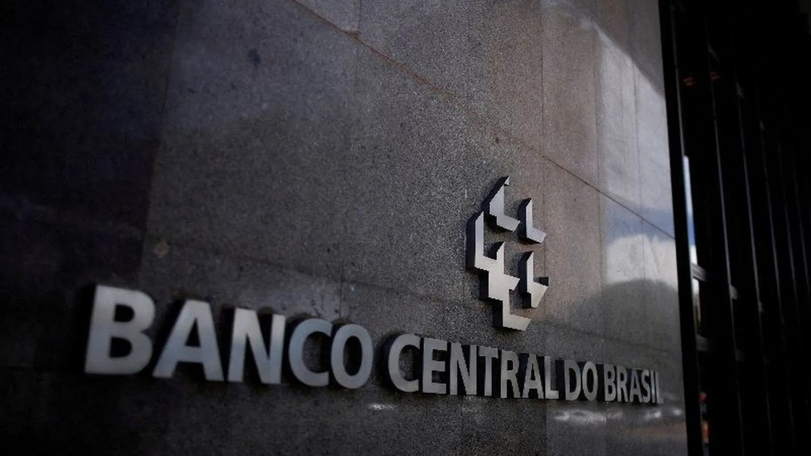 Concessões no crédito livre caem 0,4% em agosto ante julho, revela BC