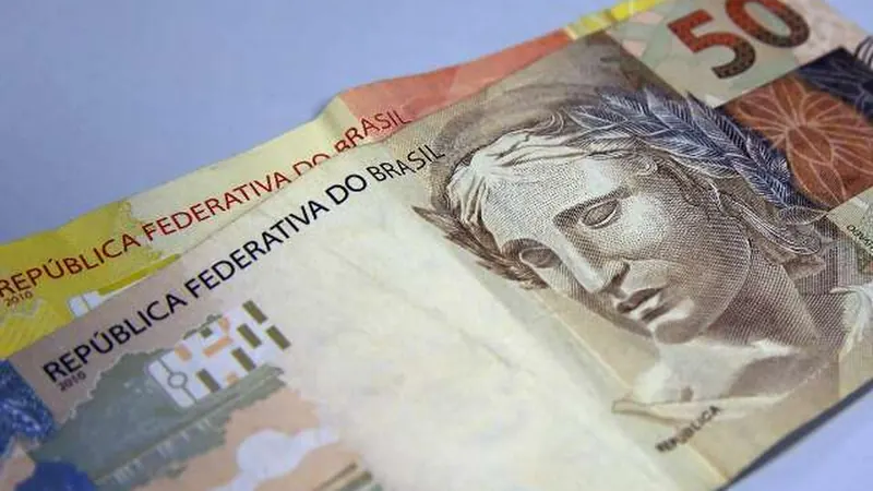 Juros do crédito para famílias sobem a 61,7% e inadimplência avança