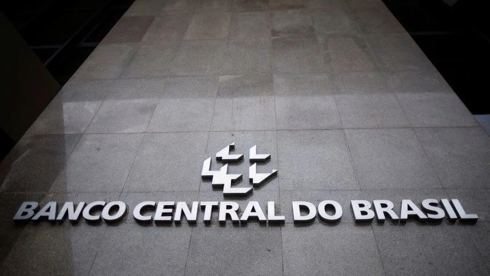 Inadimplência bate novo recorde em agosto, segundo Banco Central