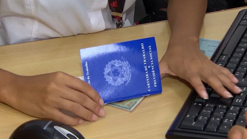 Brasil tem inadimplência recorde mesmo com emprego em alta