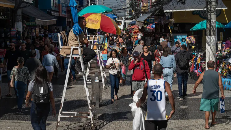 Brasil chega às eleições de 2026 com mais emprego, renda e dívidas