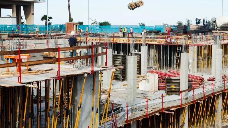 Crédito para comprar imóvel perde força e construtoras ganham espaço