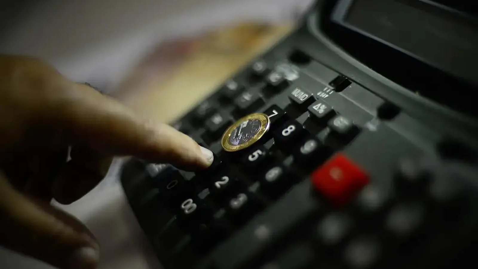 Endividamento das famílias cai pela primeira vez no ano, a 81,7%