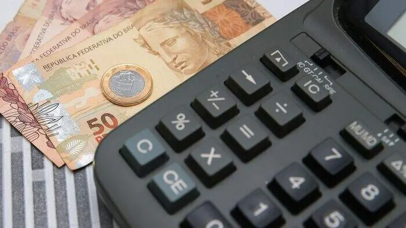 Crédito farto promovido pelo governo impacta dívida e inflação, dizem economistas