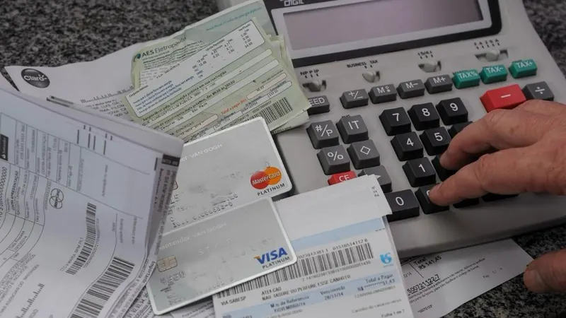 Pesquisadores da USP Ribeirão acompanham há 10 anos práticas bancárias que agravam endividamento