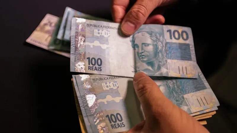 Endividamento e inadimplência das famílias caem em setembro