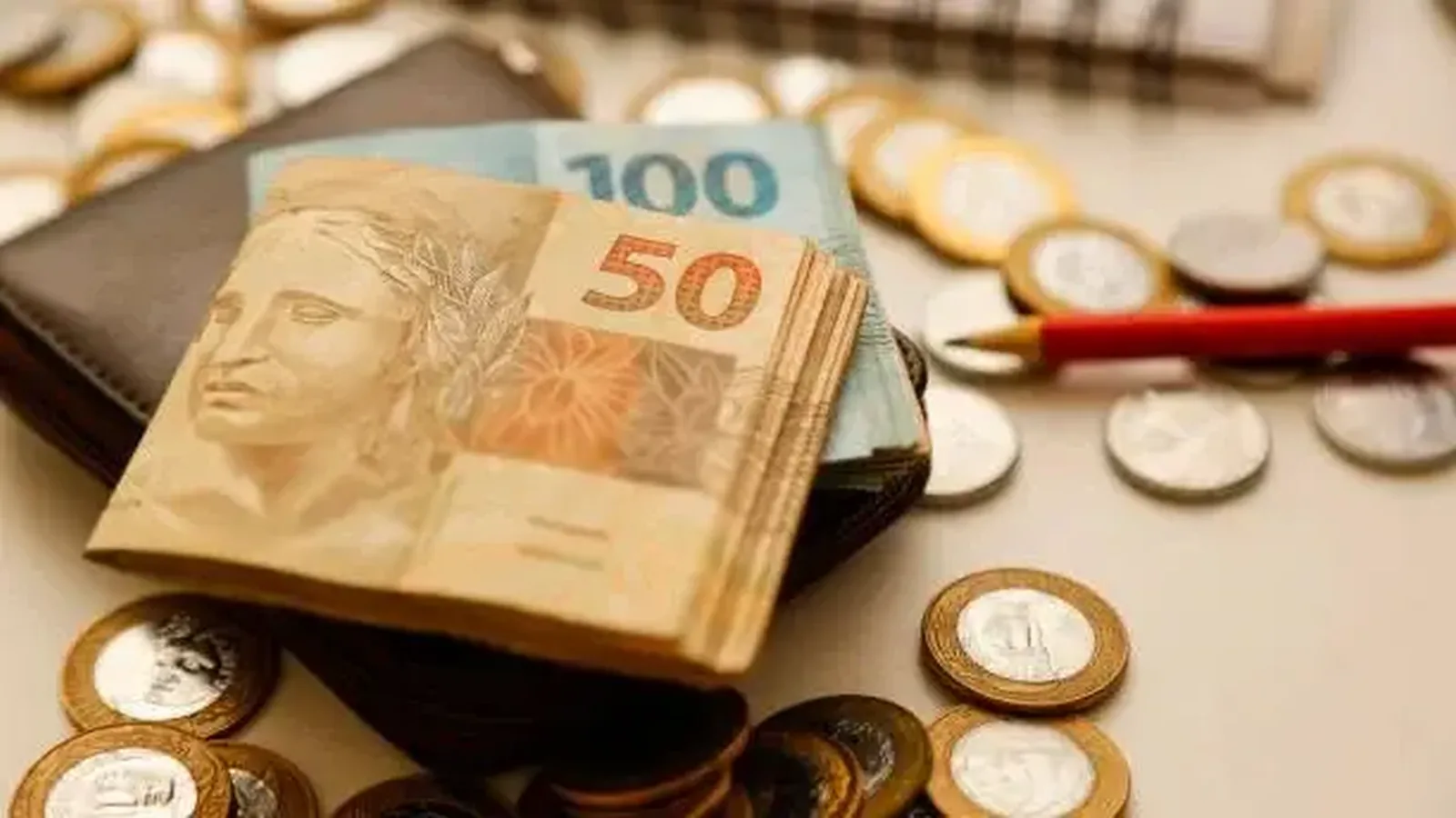 Endividamento bate novo recorde no país e atinge 81,6 % da população