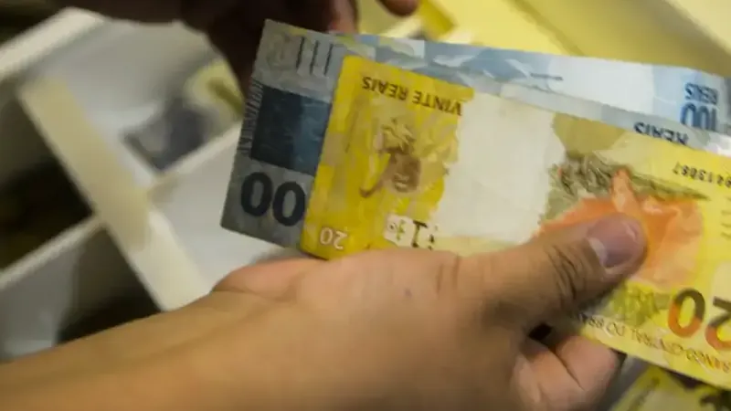 Paraná sobe dez posições no ranking de endividamento e quase 9 em cada 10 famílias têm dívidas