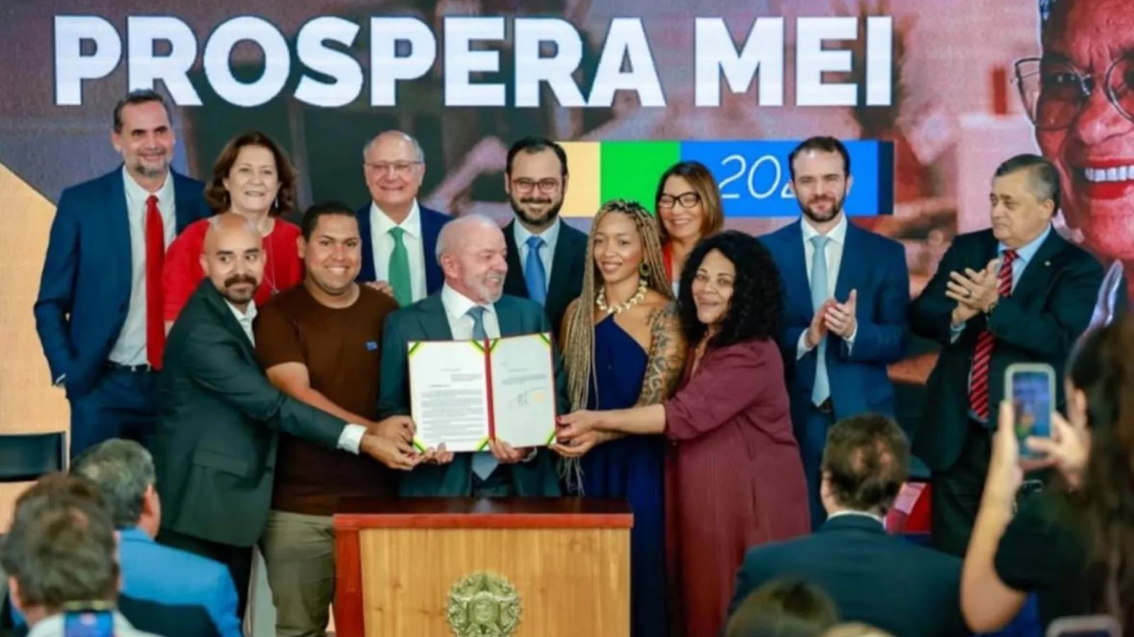 Governo anuncia perdão de dívidas, apoio de R$ 5 mil e ampliação de funcionários para MEIs