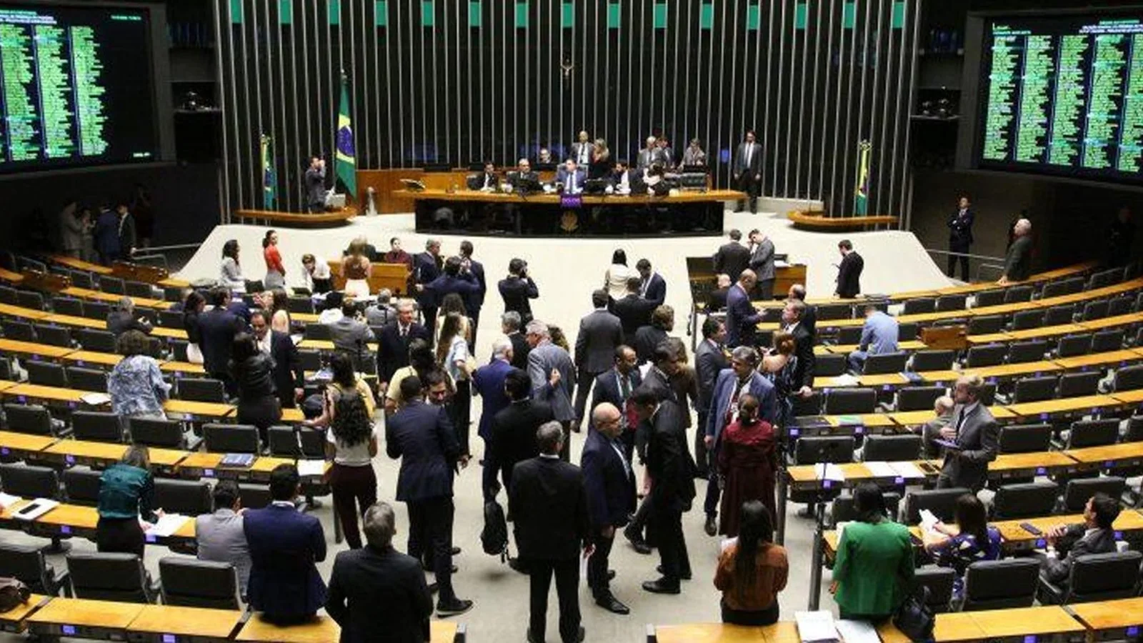 Câmara aprova aumento do teto do MEI e anista dívidas de empreendedores
