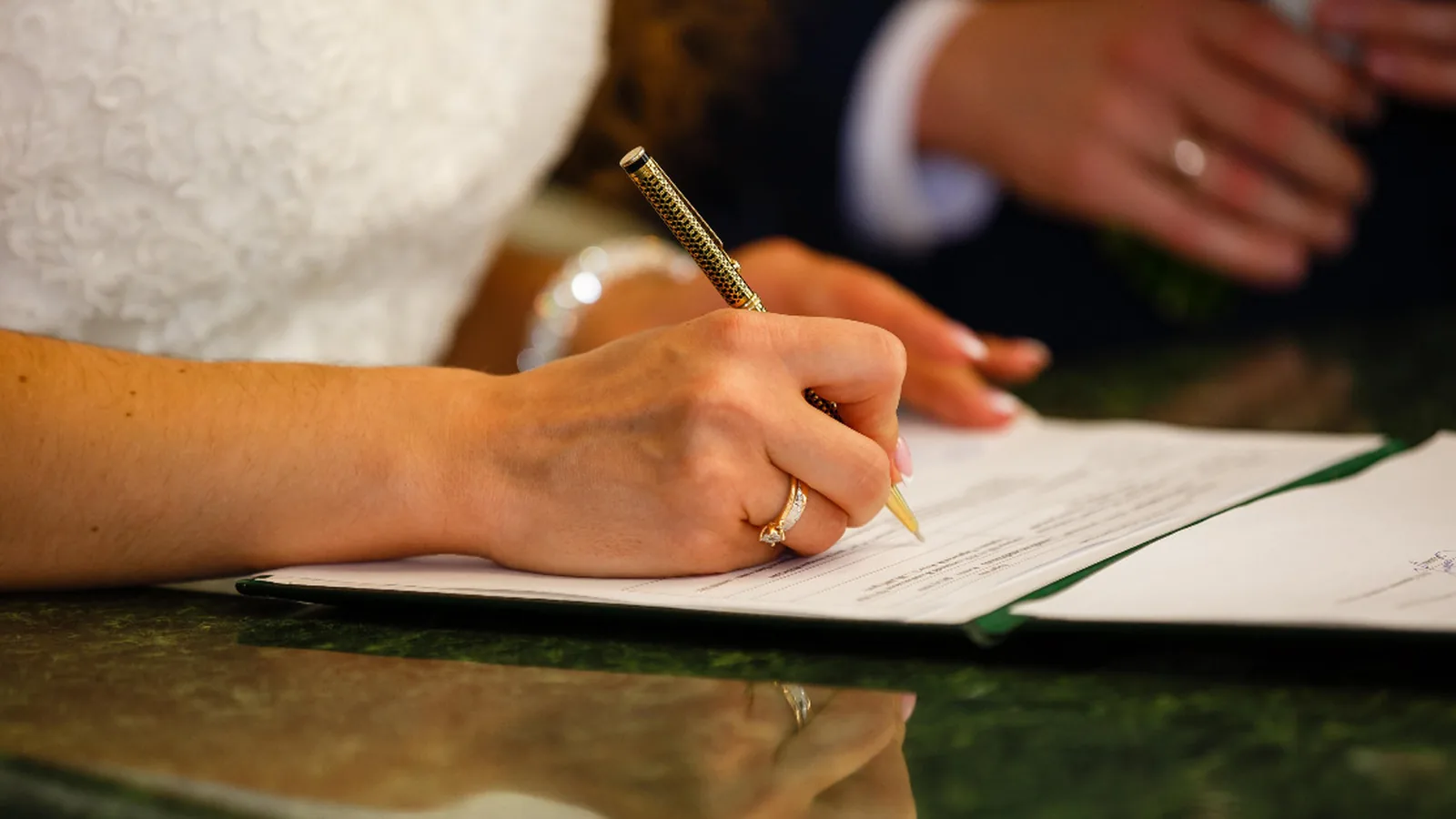 TJ/SP autoriza penhora de imóvel em nome de esposa do devedor