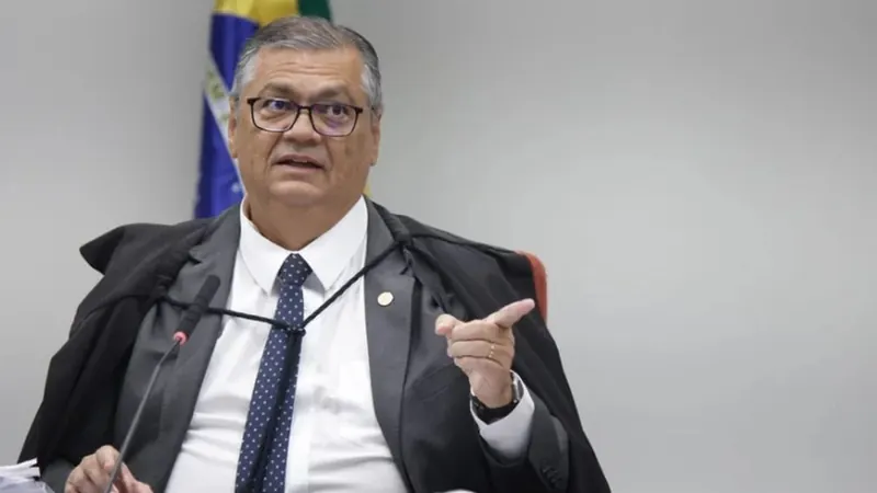 Flávio Dino manda PF investigar atuação da CVM no caso Banco Master