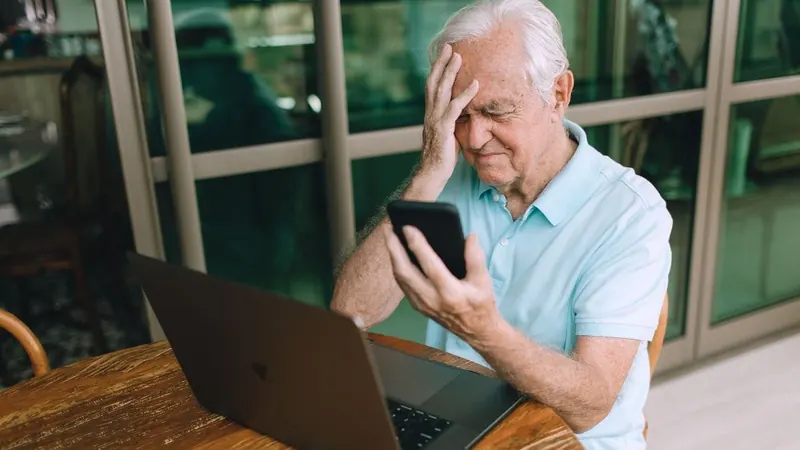 Brasil pode ter nova lei que barra IA, clonagem de voz e deepfake em golpes contra idosos e BPC