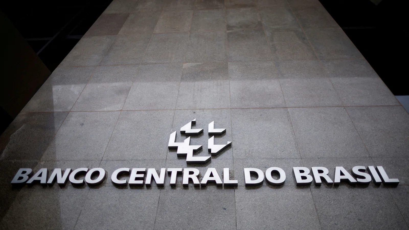 BC estuda limitar crédito de acordo com a renda, diz agência