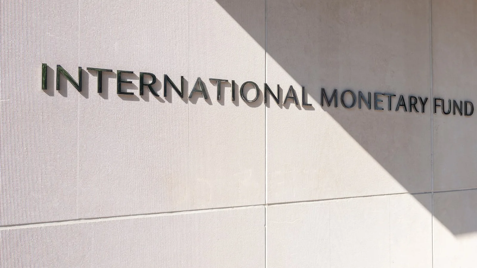 FMI aponta resiliência do sistema financeiro brasileiro, mas alerta para brechas em criptoativos