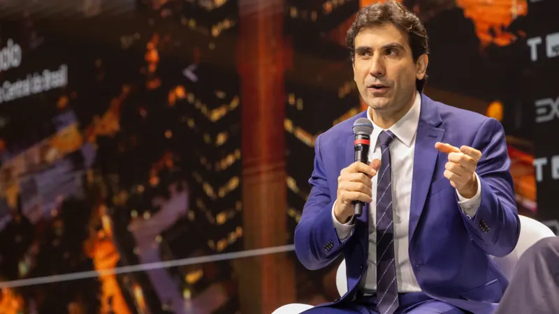 Galípolo: dívida no cartão preocupa mais que a inflação