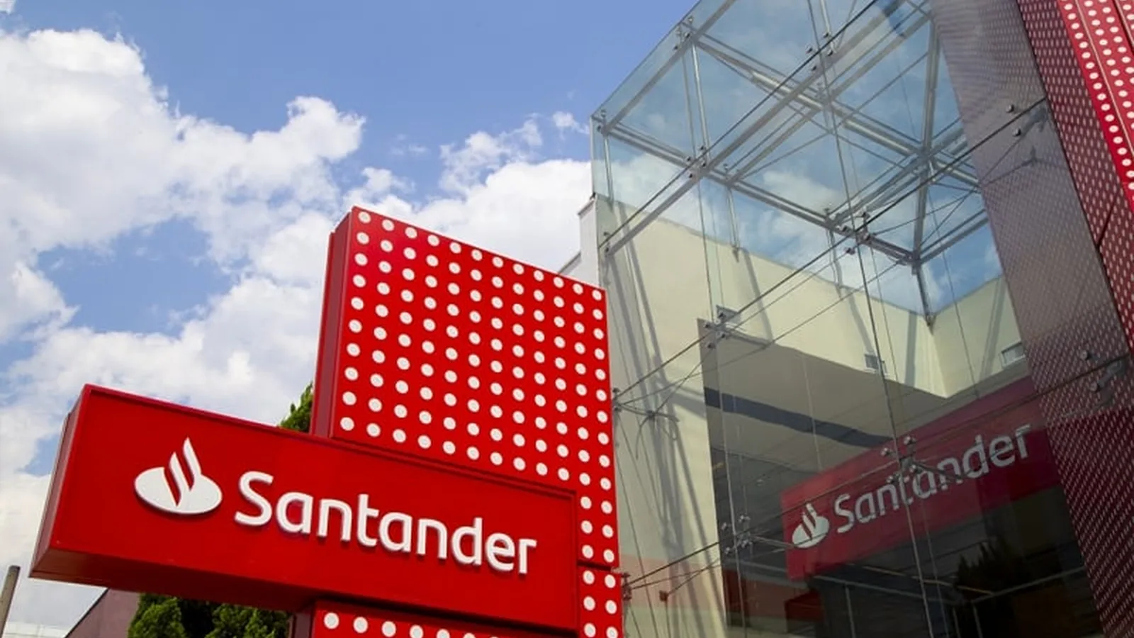 Inadimplência derruba lucro do Santander Brasil e ações caem 6%