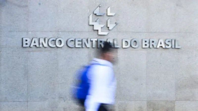 Banco Central: juros, inadimplência e comprometimento da renda das famílias seguem elevados