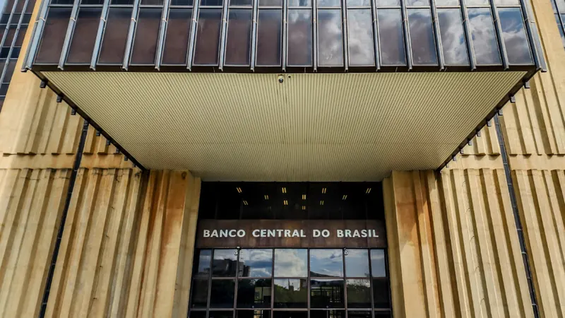 Inadimplência iguala recorde histórico em junho, diz BC