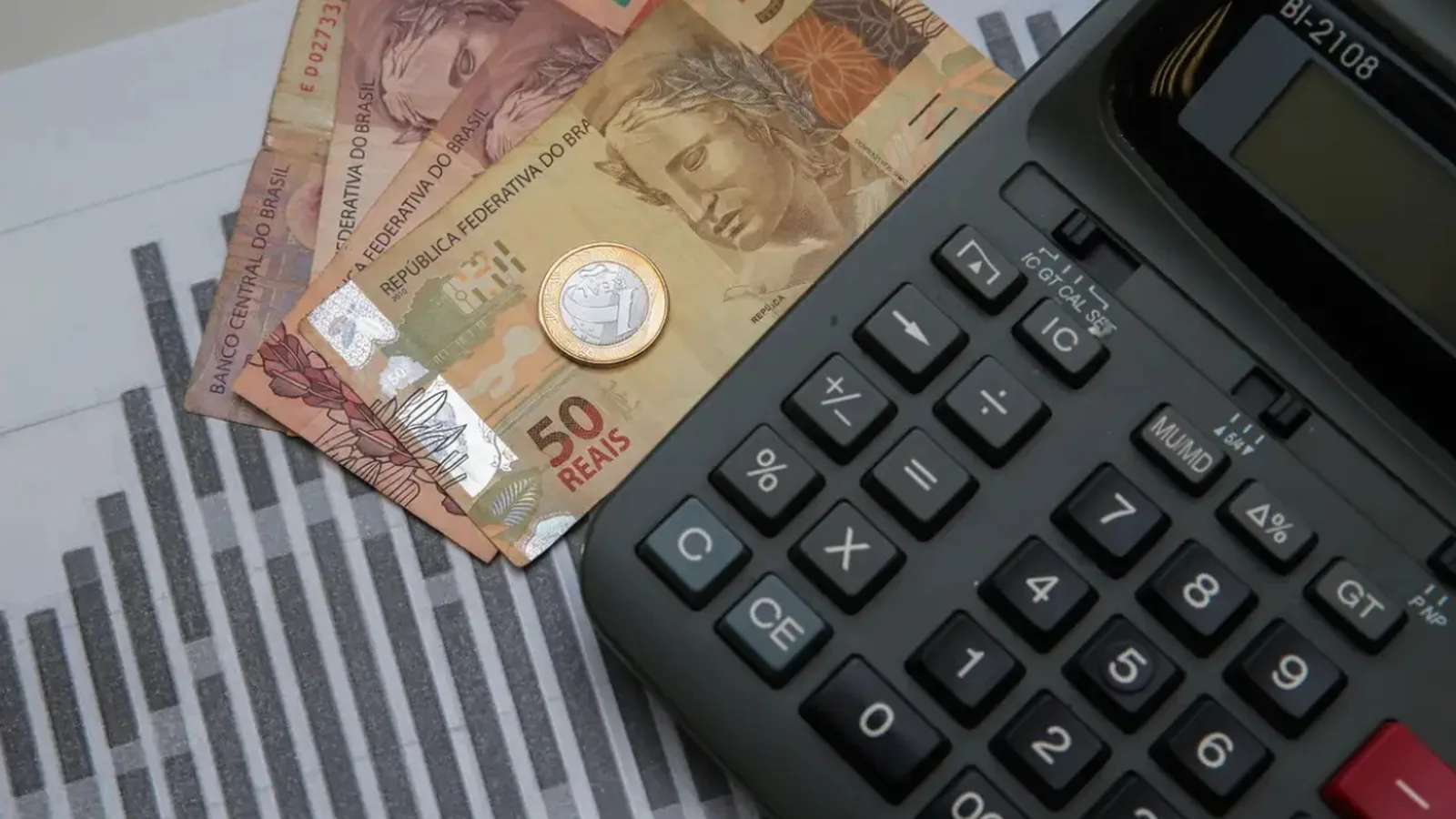 Inadimplência mantém recorde de 4,7% em junho; comprometimento de renda sobe para 28,5%