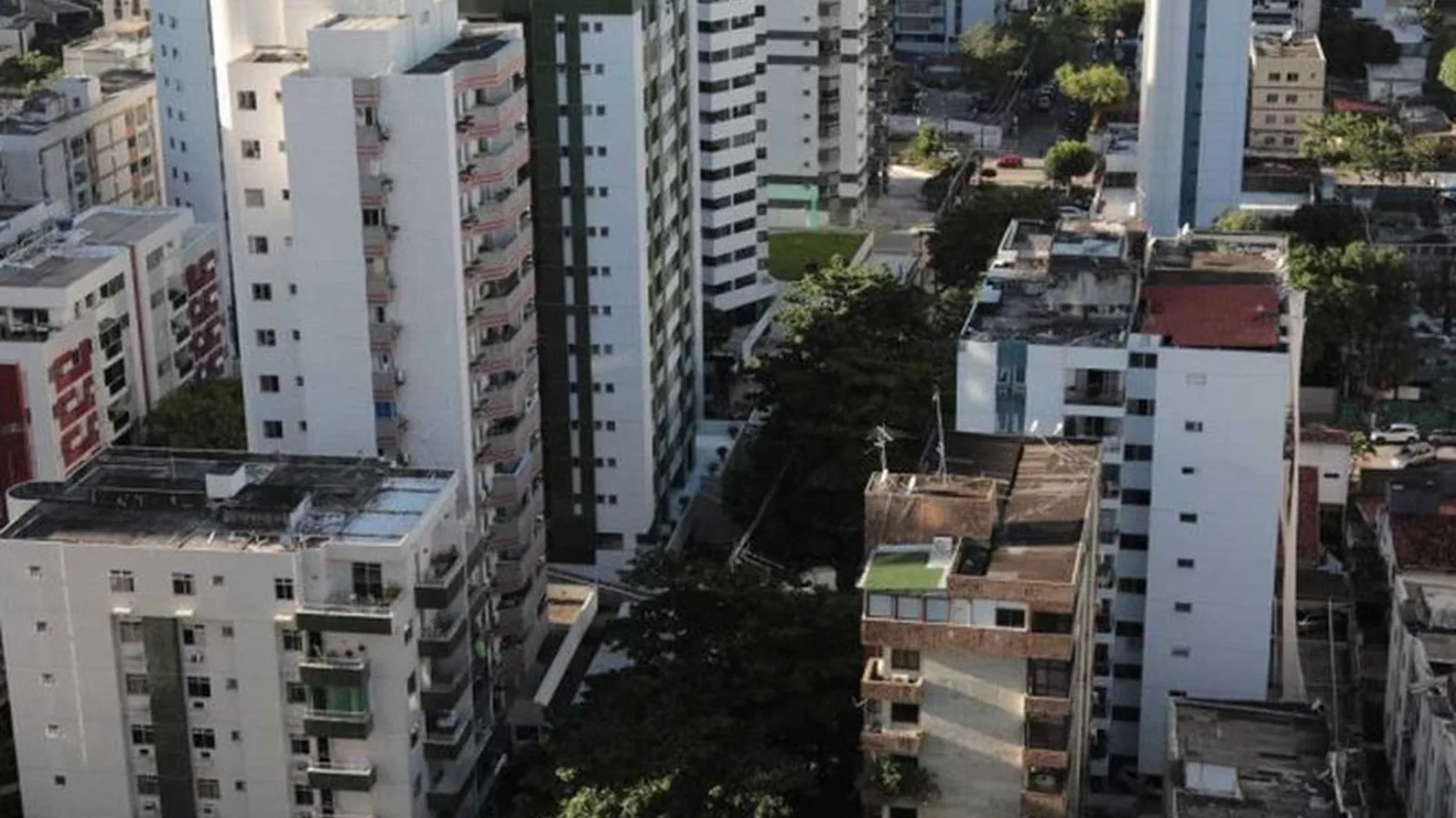 Inadimplência de aluguel recua em junho, mas imóveis de baixo valor e de pequenos negócios seguem como pontos de atenção